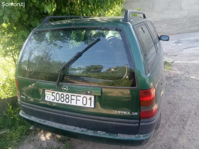 Opel Astra F 1996 · 1.6 MT