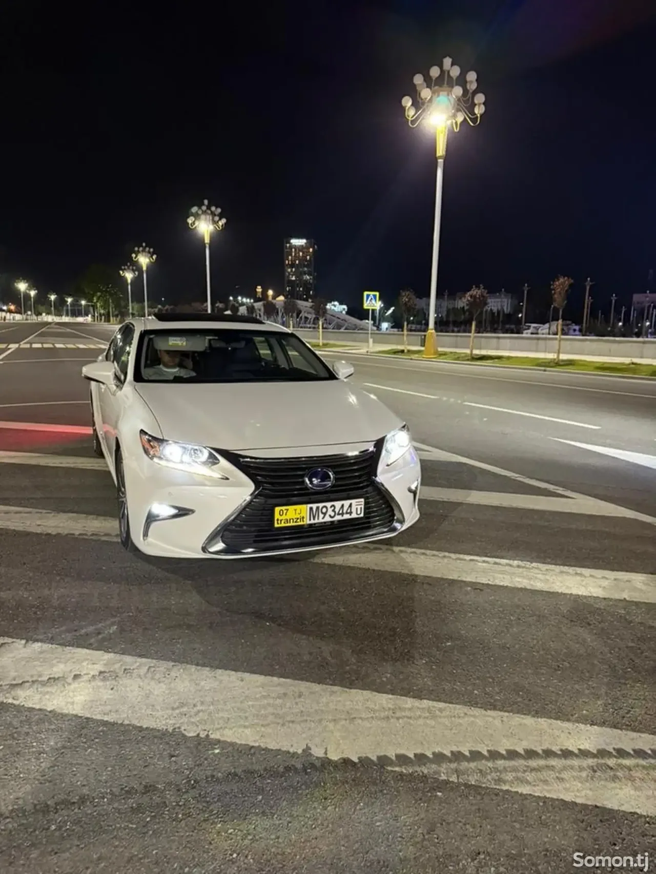 Lexus ES series 2017 · 2.5 AT