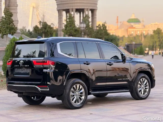 Toyota Land Cruiser 2025 · 3.5 AT