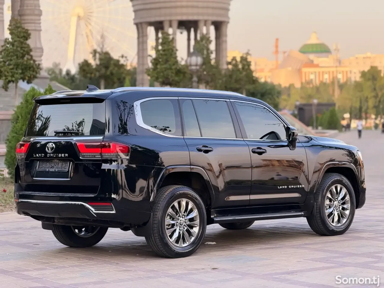 Toyota Land Cruiser 2025 · 3.5 AT