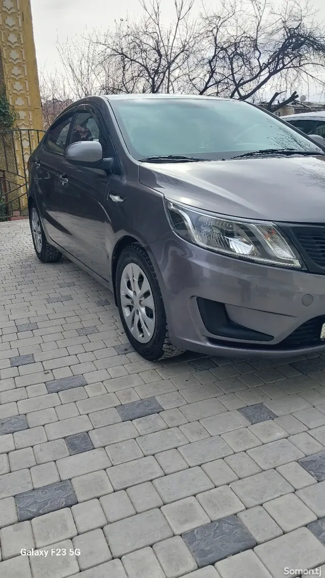 Kia Rio 2015 · 1.4 MT