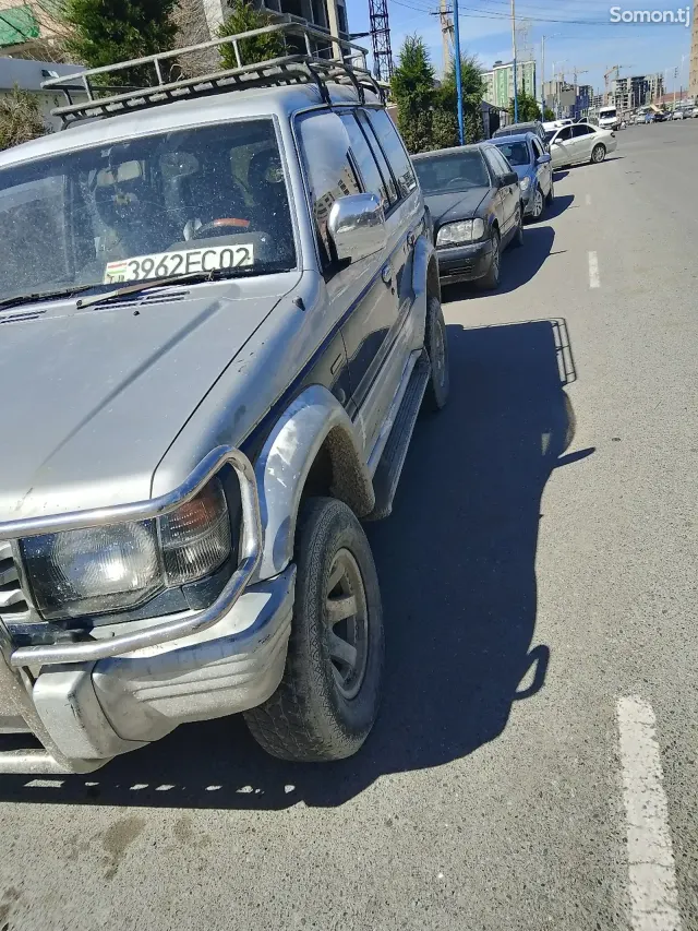 Mitsubishi Pajero 1991 · 2.2 AT