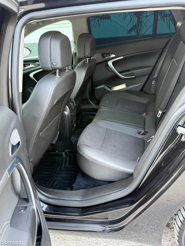 Opel Insignia 2015 · 2.2 MT