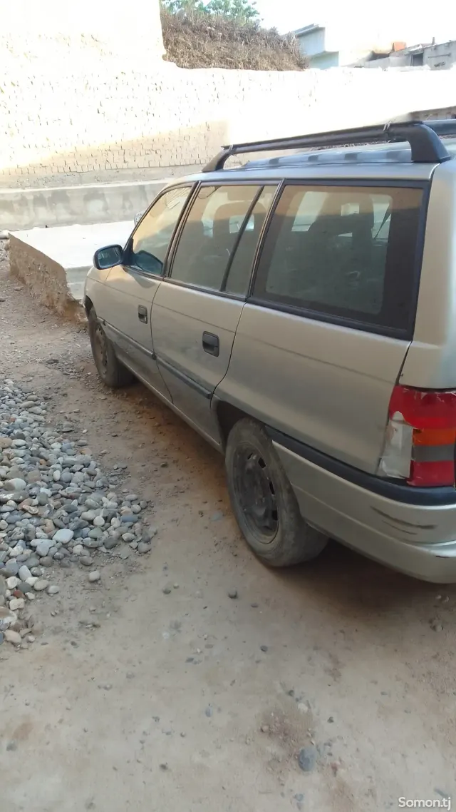 Opel Astra F 1996 · 1.6 MT