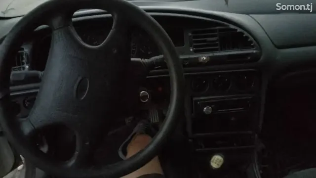 Ford Mondeo 1996 · 1.8 MT