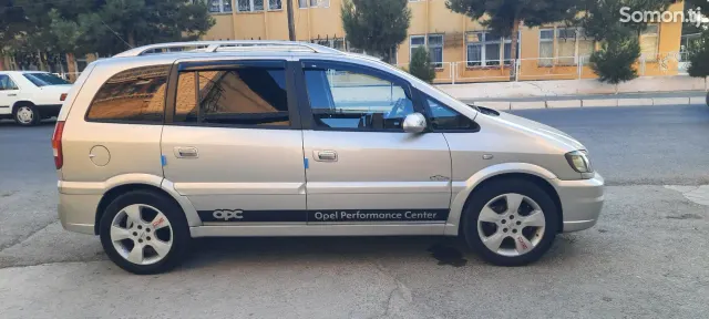 Opel Zafira 1999 · 1.6 MT