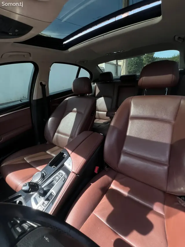 BMW 5 series 2015 · 2.0 AT