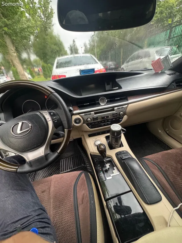 Lexus ES series 2013 · 3.5 AT