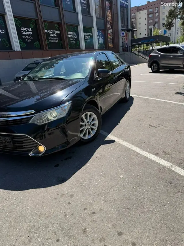 Toyota Camry 2015 · 2.0 AT