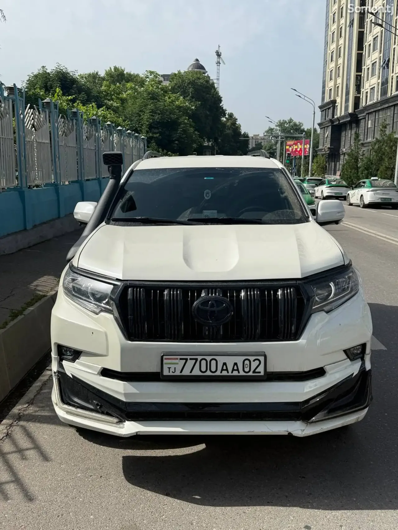Toyota Land Cruiser Prado 2012 · 2.7 AT