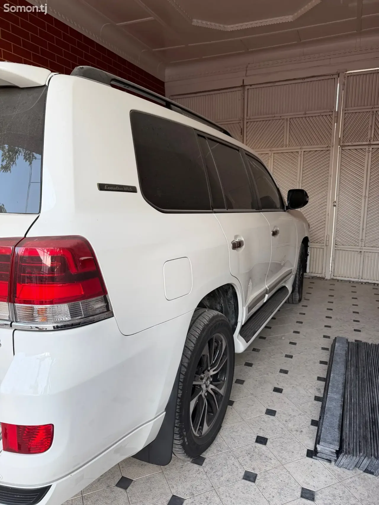 Toyota Land Cruiser 2015 · 4.7 AT