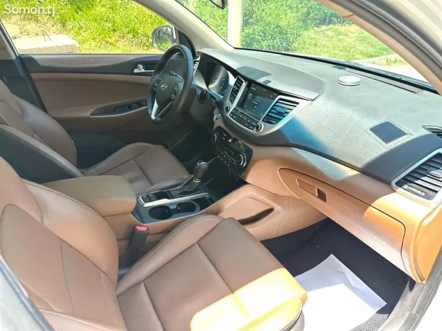 Hyundai Tucson 2015 · 1.6 AT