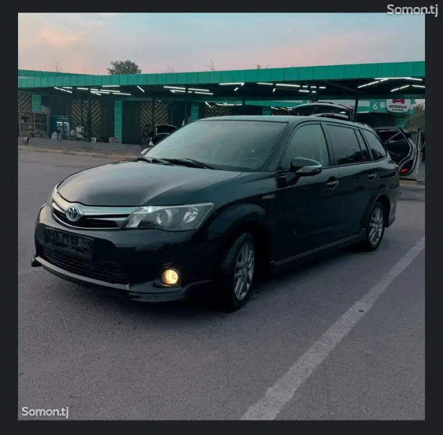 Toyota Fielder 2013 · 1.6 AT