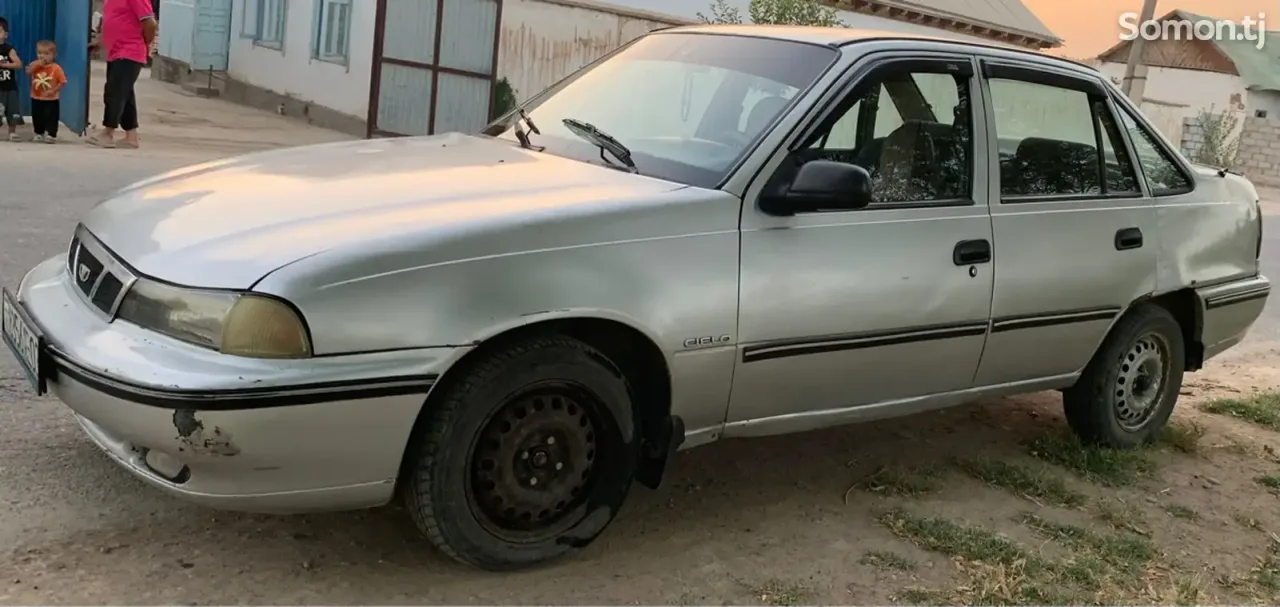 Daewoo Nexia 1996 · 1.6 MT