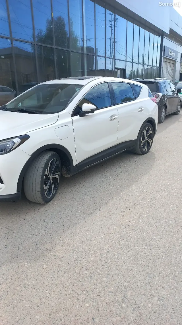 Hongqi E-HS3 2019 · AT