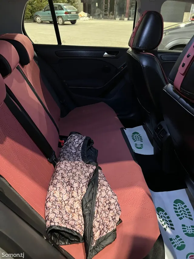 Volkswagen Golf 2012 · 1.6 AT