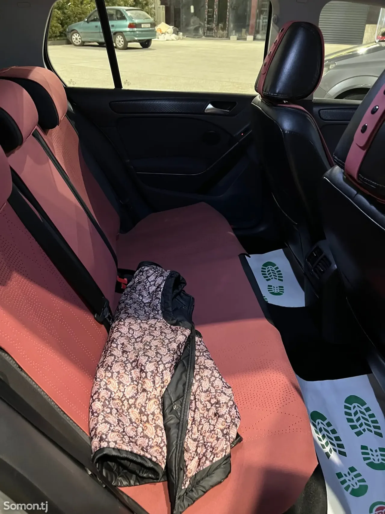 Volkswagen Golf 2012 · 1.6 AT