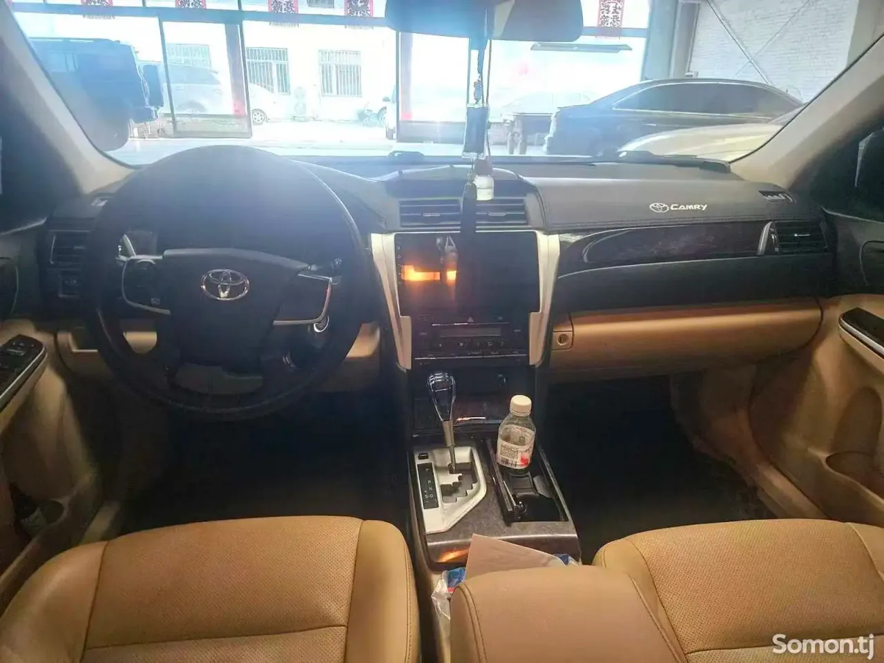 Toyota Camry 2015 · 2.0 AT