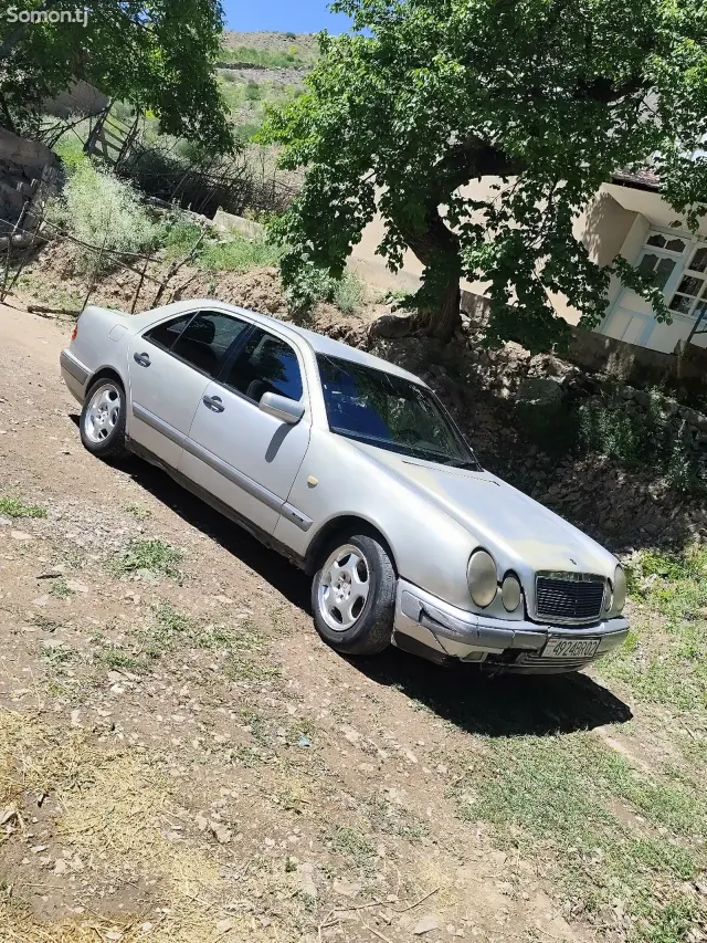 Mercedes-Benz E class 1996 · 2.2 MT