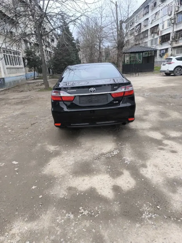 Toyota Camry 2015 · 2.0 AT