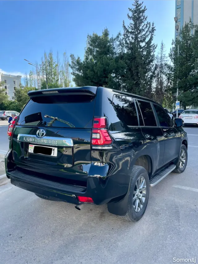 Toyota Land Cruiser Prado 2022 · 2.8 AT