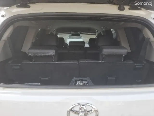 Toyota Land Cruiser Prado 2013 · 0.4 AT