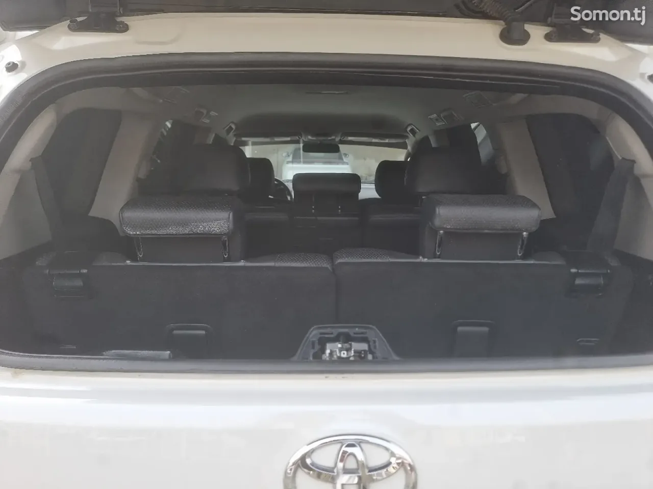 Toyota Land Cruiser Prado 2013 · 0.4 AT