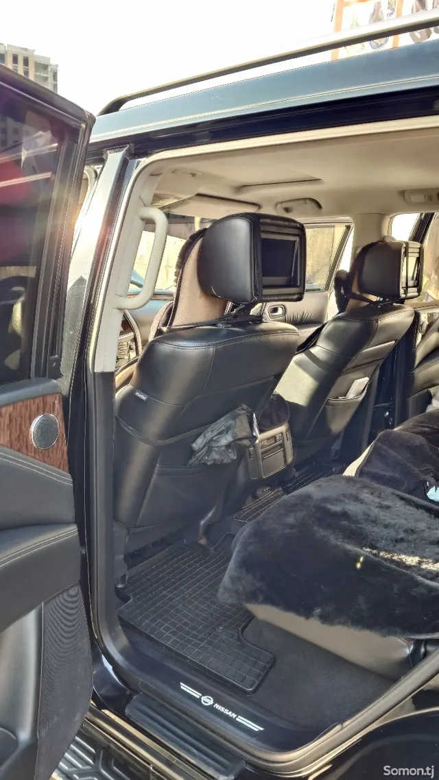 Nissan Patrol 2016 · 5.6 AT