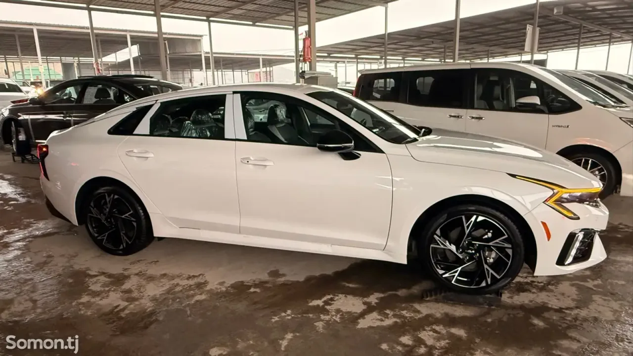 Kia K5 2025 · 2.5 AT