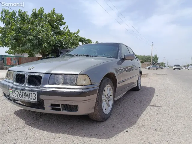 BMW 3 series 1993 · 1.8 MT