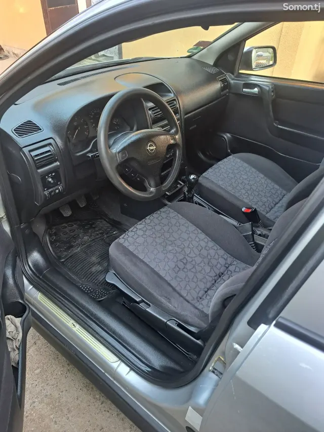 Opel Astra G 2000 · 1.6 MT