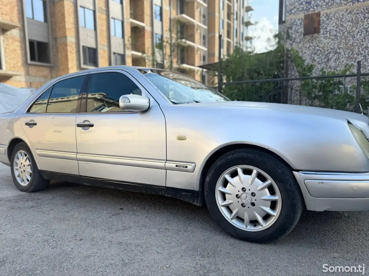 Mercedes-Benz E class 1997 · 2.3 AT