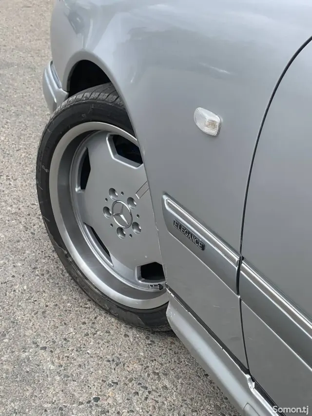 Mercedes-Benz E class 1999 · 2.1 MT