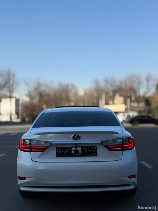 Lexus ES series 2017 · 2.5 AT