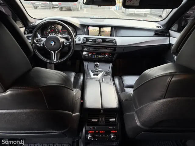 BMW M5 2015 · 4.4 AMT
