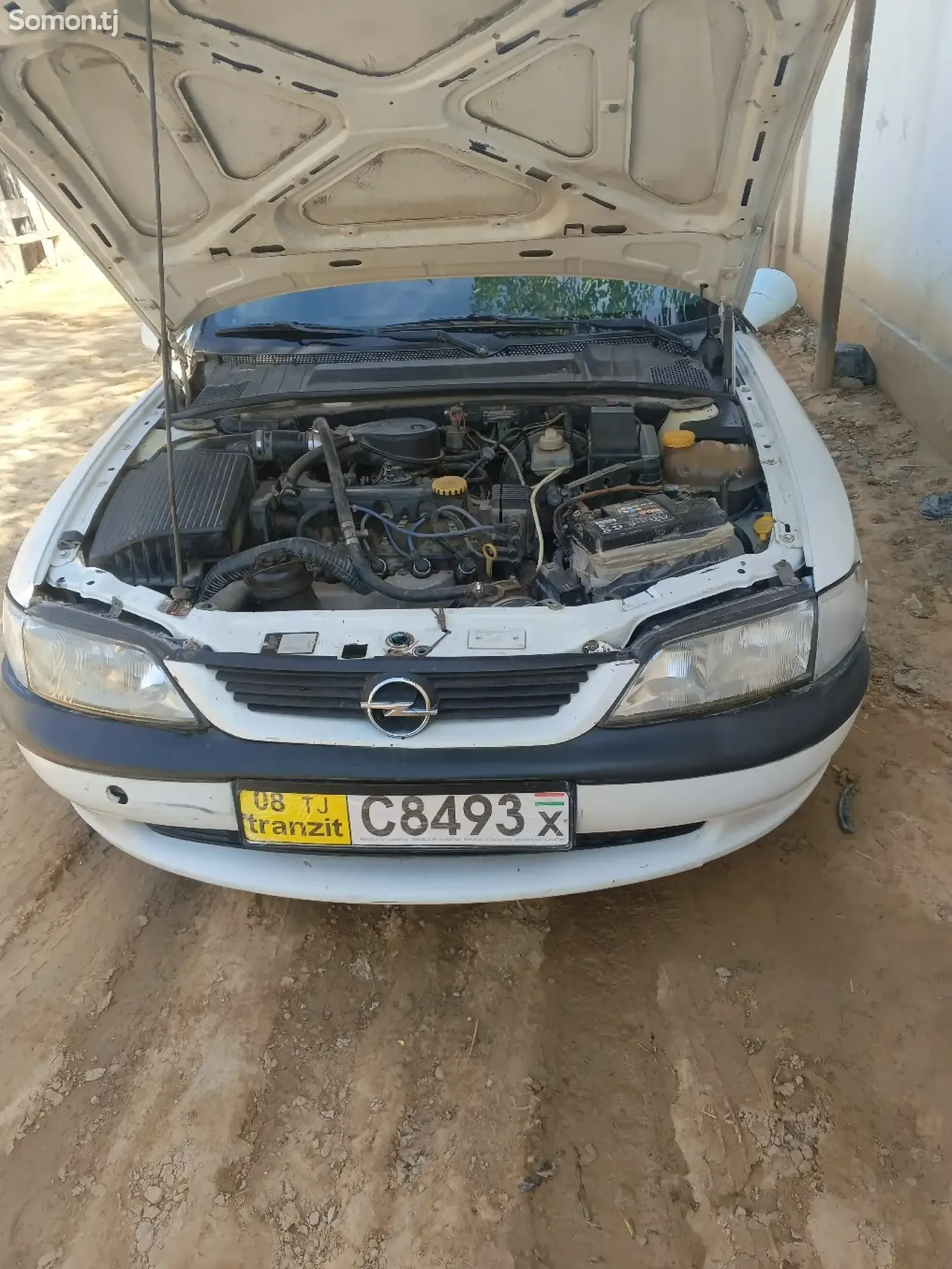 Opel Vectra B 1996 · 1.6 MT