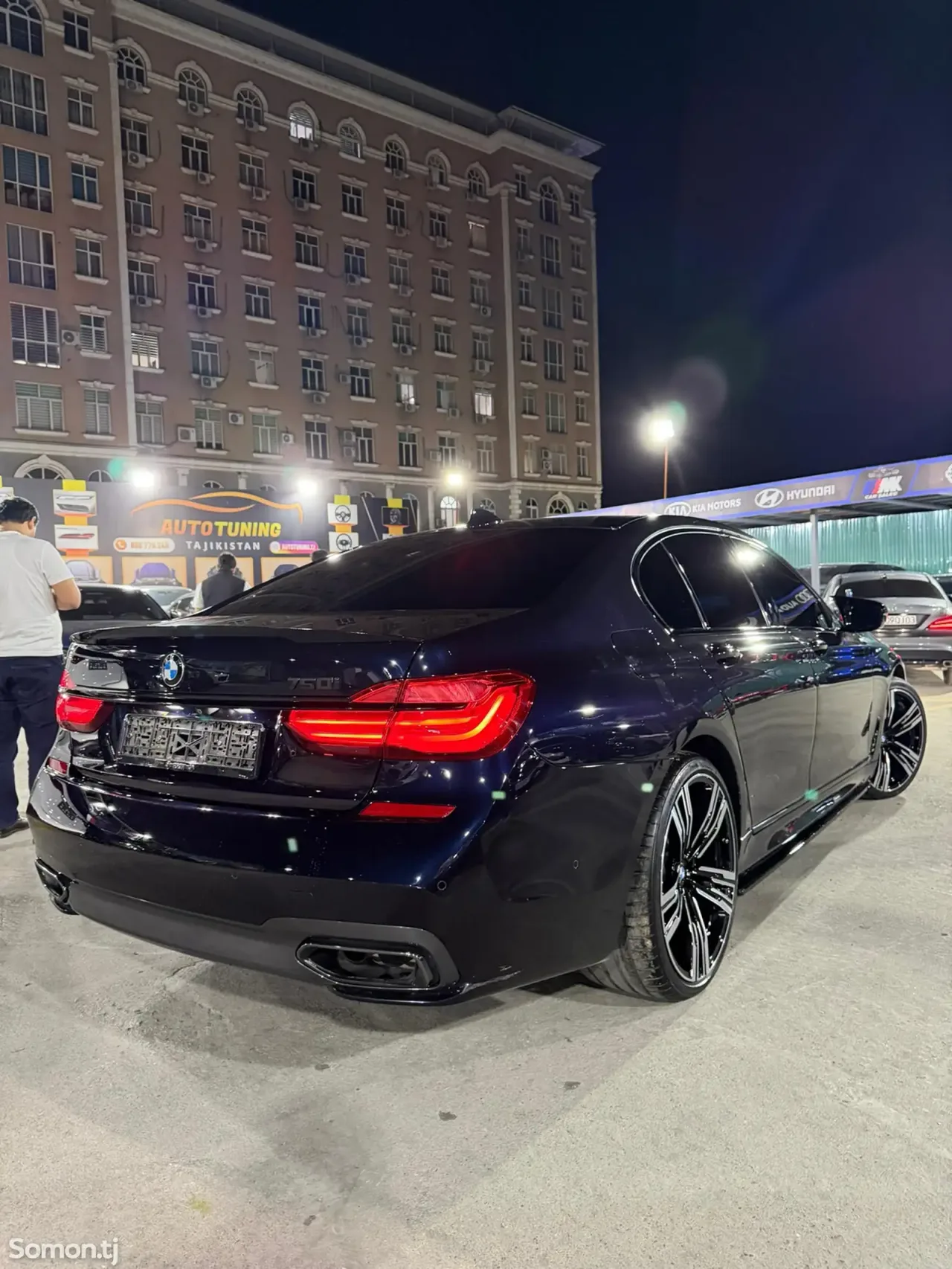 BMW 7 series 2018 · 4.4 AT