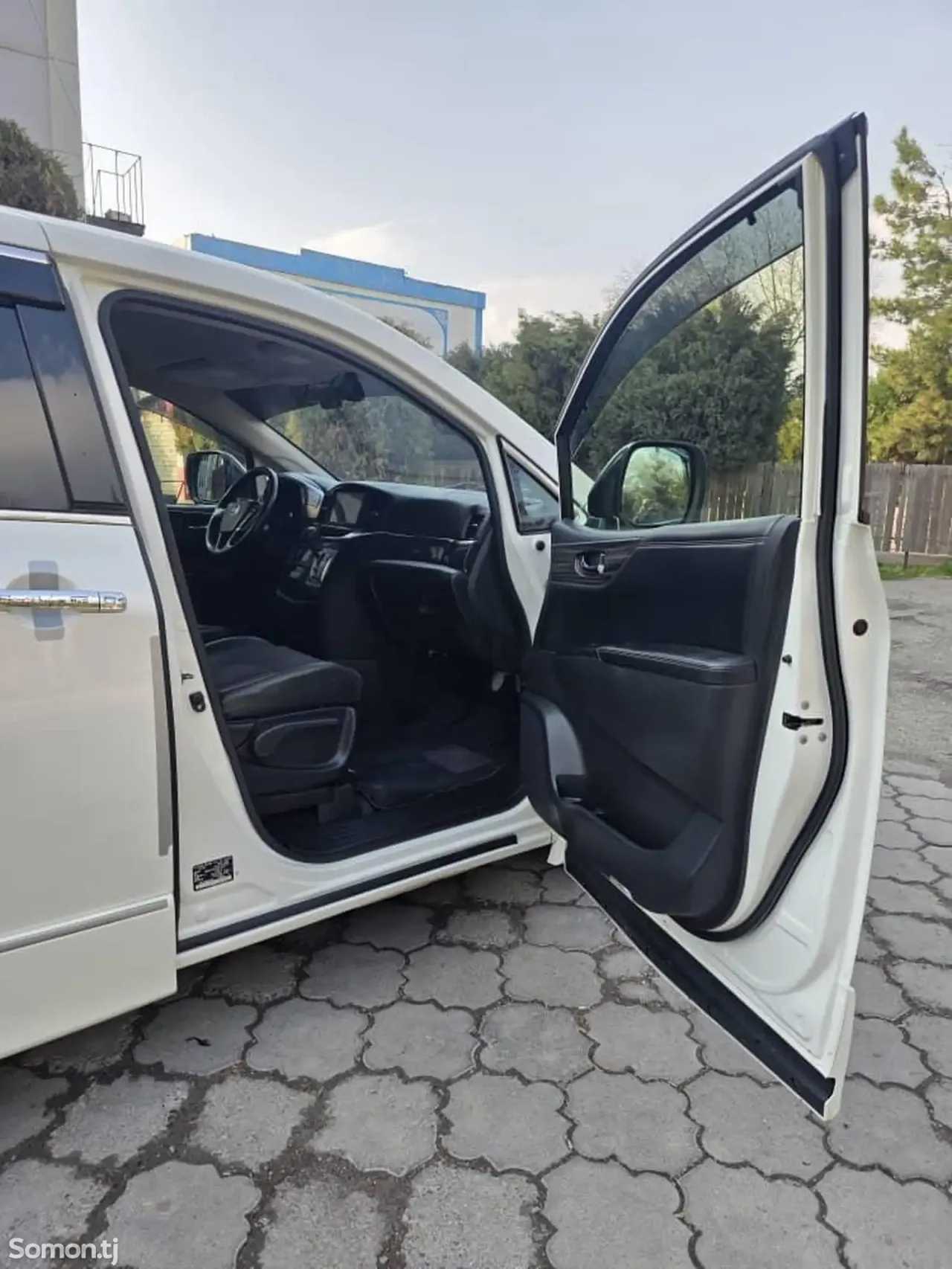Nissan Elgrand 2015 · 2.5 AT
