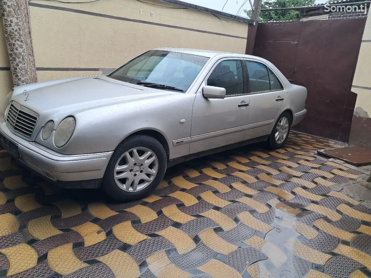 Mercedes-Benz E class 1996 · 2.0 MT