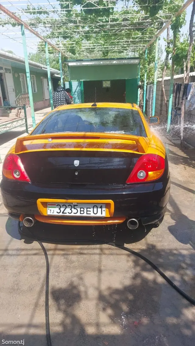 Hyundai Tiburon 2004 · 2.0 MT