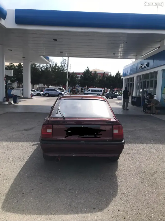 Opel Vectra A 1991 · 1.6 MT