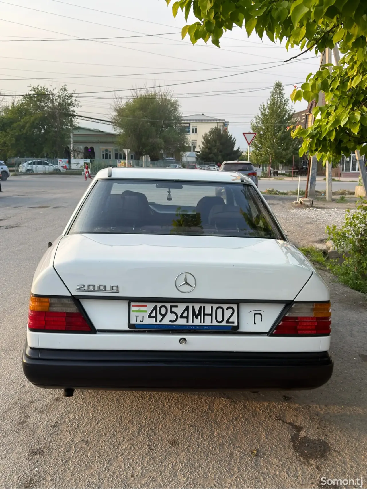 Mercedes-Benz W124 1988 · 2.0 MT