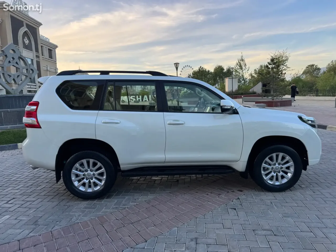Toyota Land Cruiser Prado 2017 · 4.0 AT