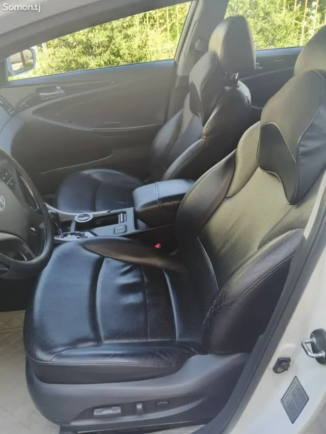 Hyundai Sonata 2012 · 2.0 AT