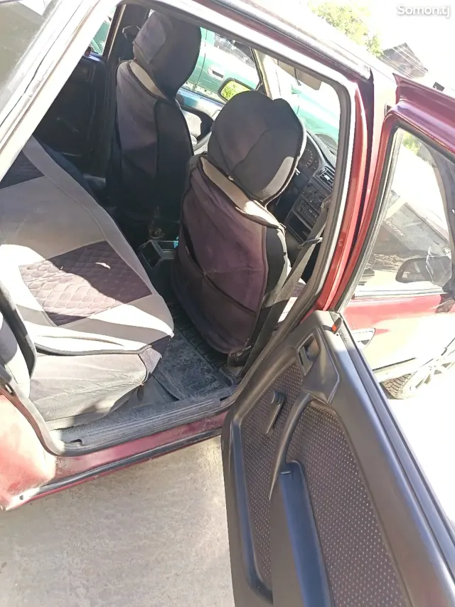 Opel Vectra A 1994 · 1.6 MT
