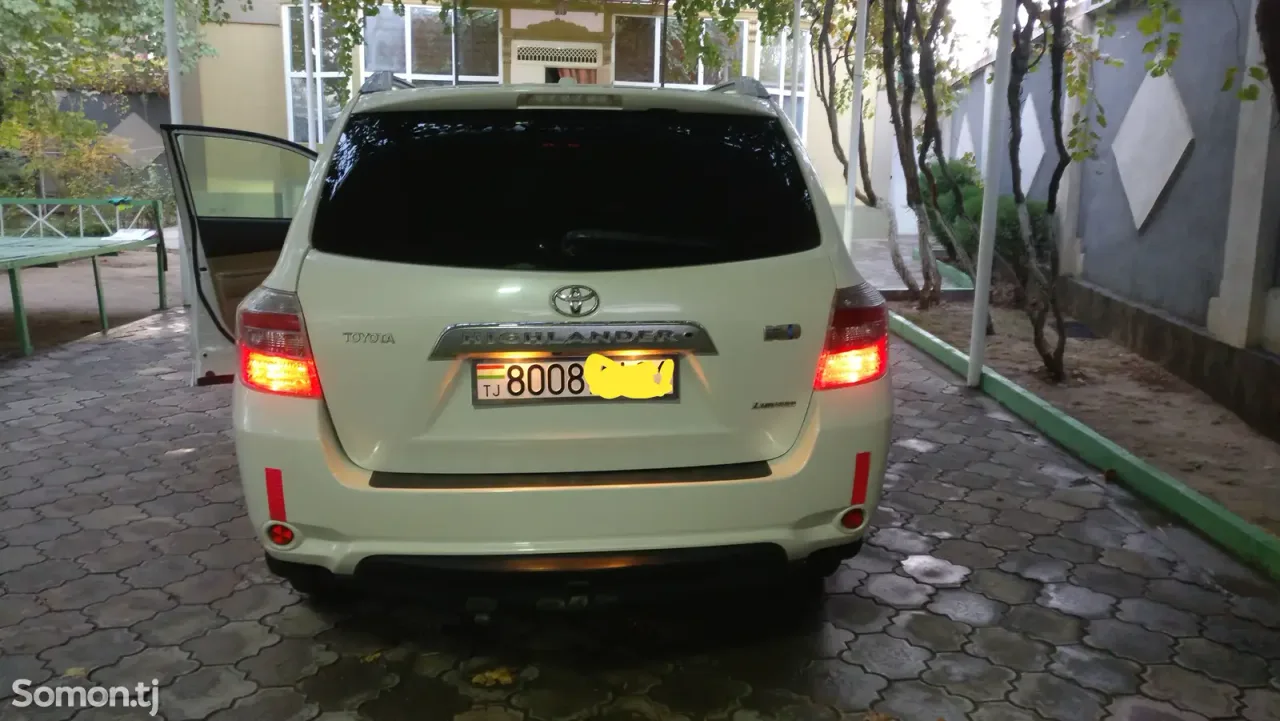 Toyota Highlander 2010 · 3.3 AT