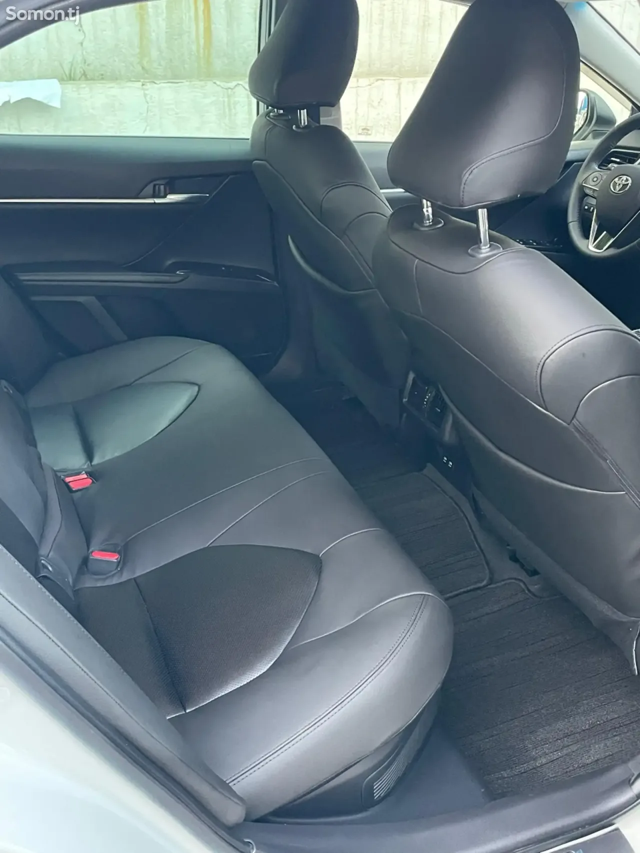 Toyota Camry 2018 · 2.5 AT