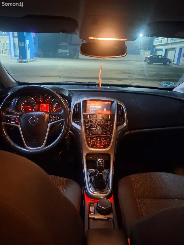 Opel Astra J 2014 · 1.4 MT