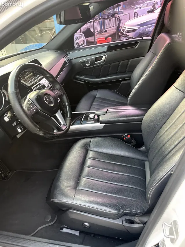 Mercedes-Benz E class 2015 · 3.5 AT
