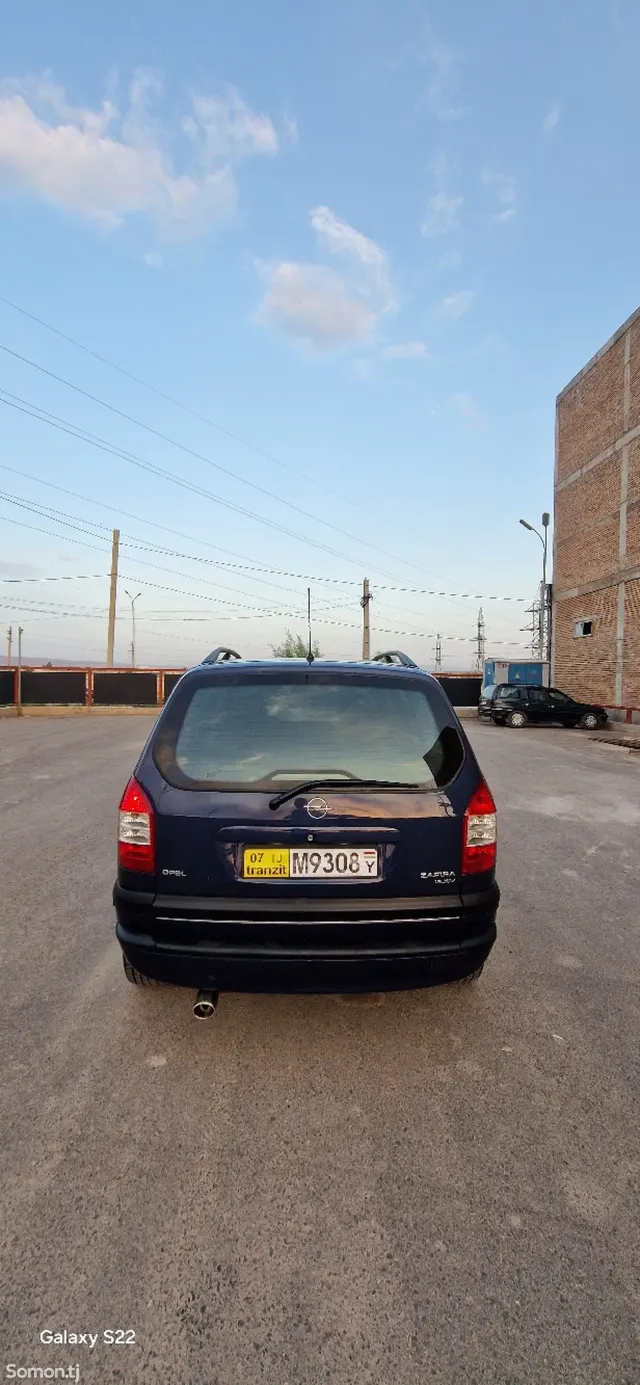 Opel Zafira 2000 · 1.6 MT